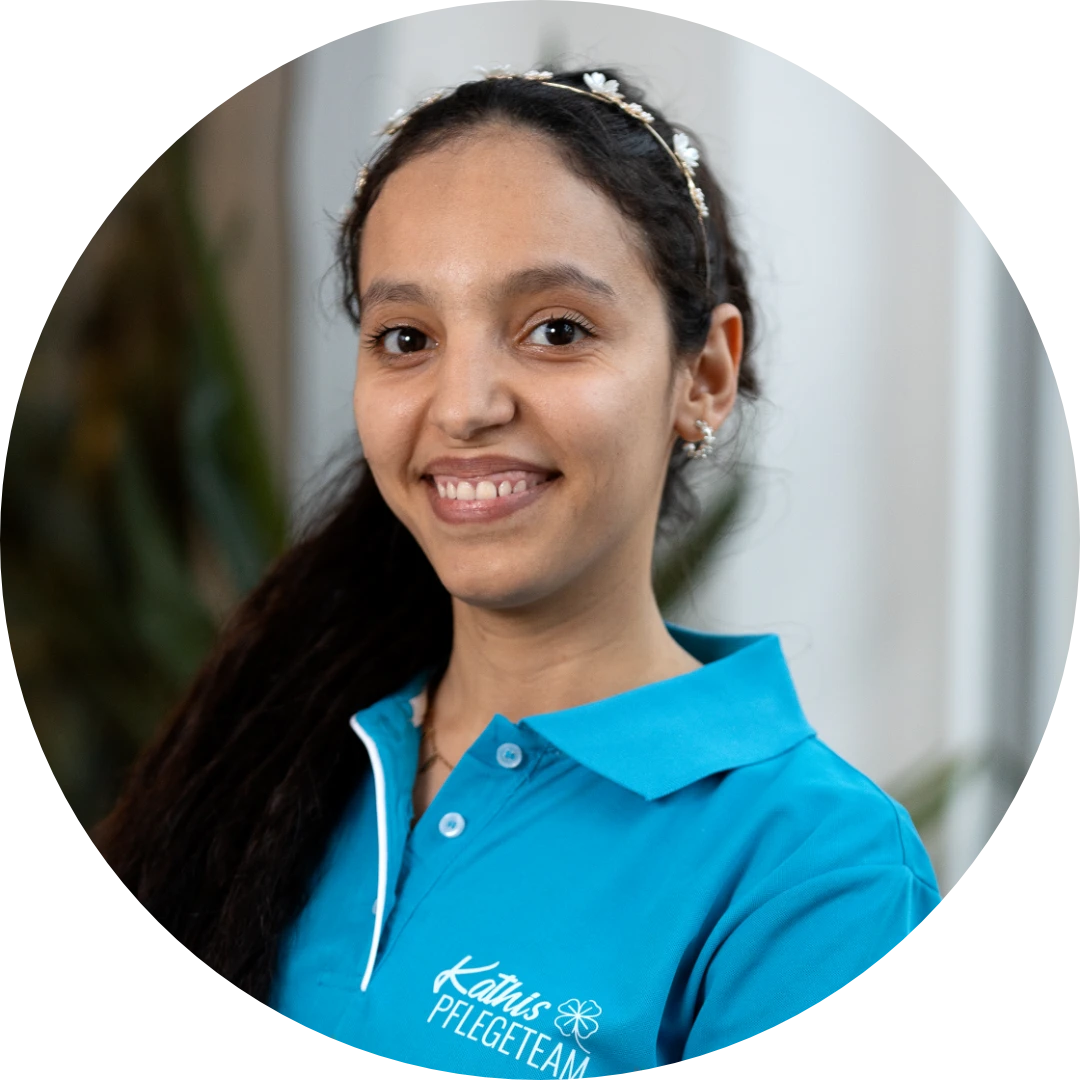 Touria Errougui als Pflegefachkraft in Ausbildung bei Kathis Pflegeteam